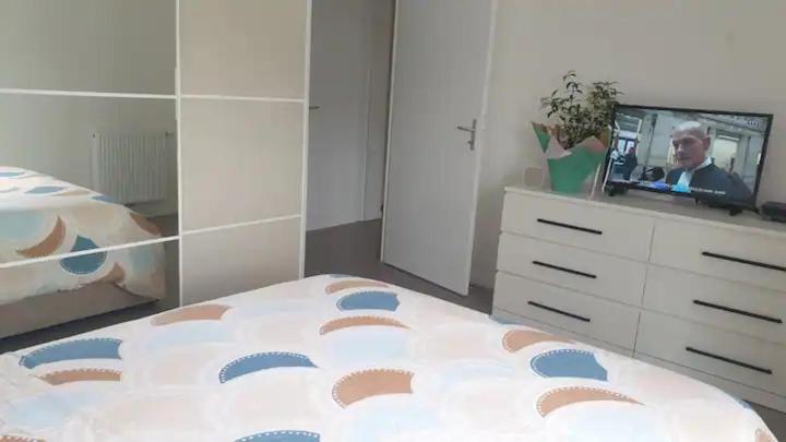 Chambre Calme Dans Une Maison Neuve Avec Jardin Billere Exteriör bild